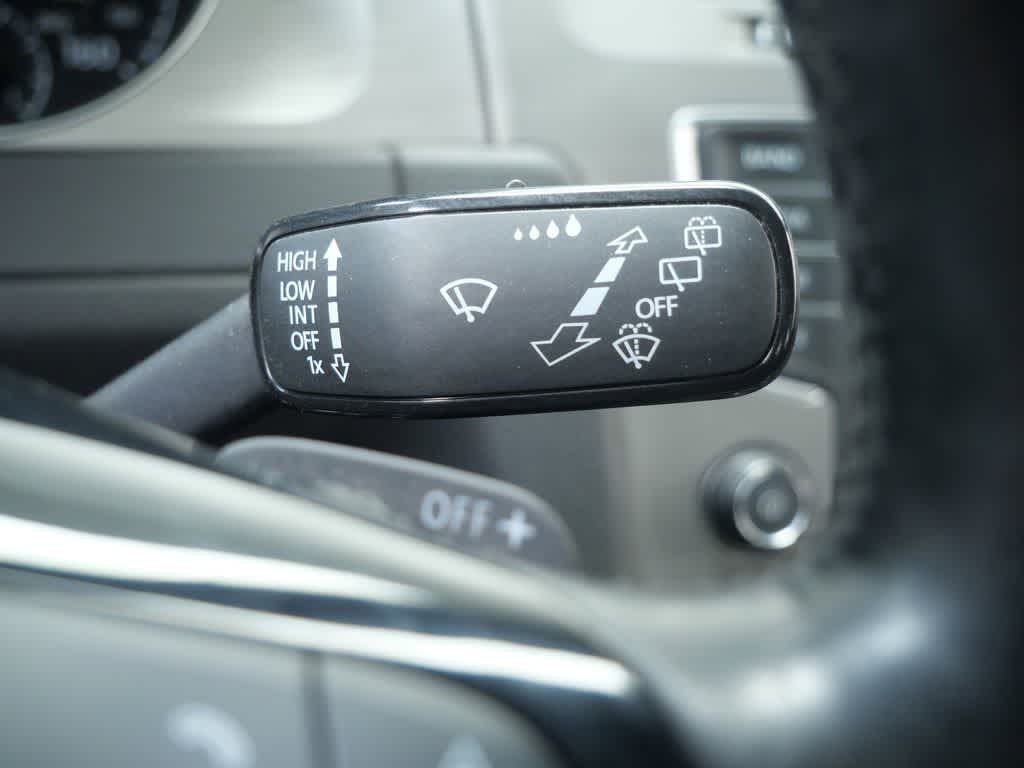 Thumbnail: 2017 Volkswagen e-Golf - 23