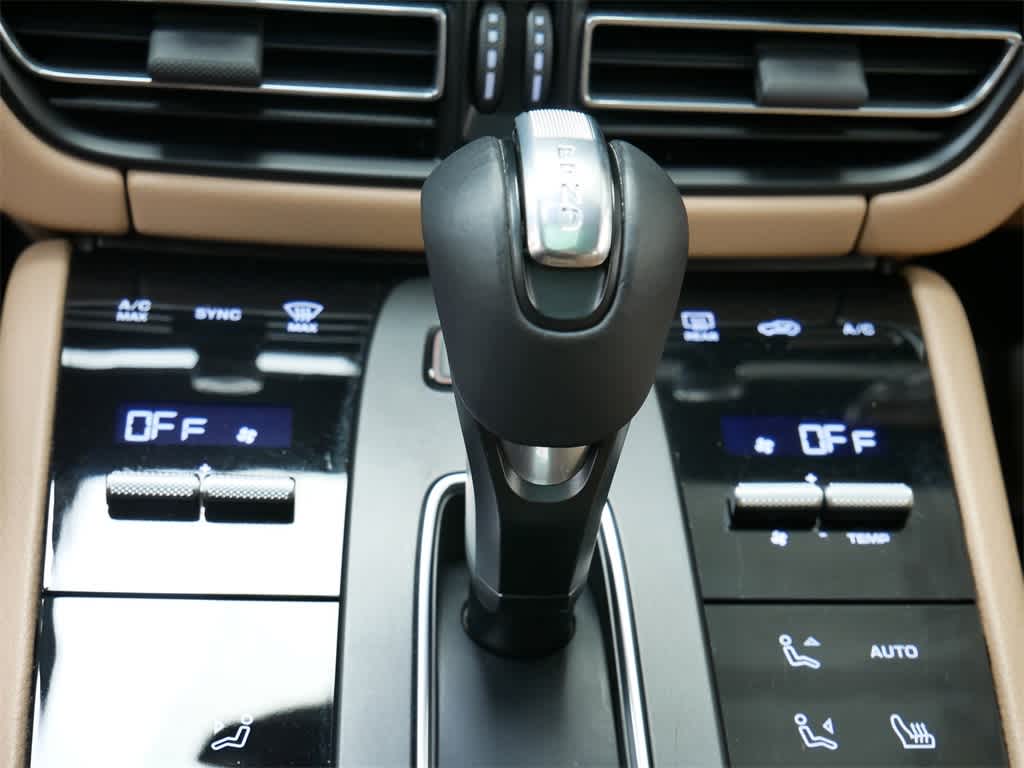 Thumbnail: 2023 Porsche Macan - 25