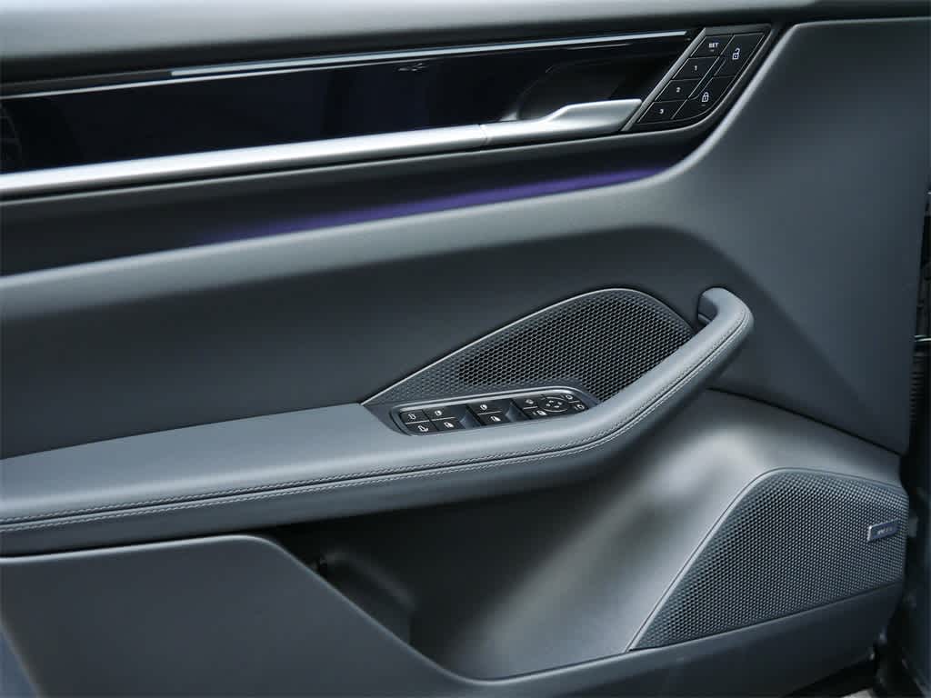 Thumbnail: 2025 Porsche Macan - 11