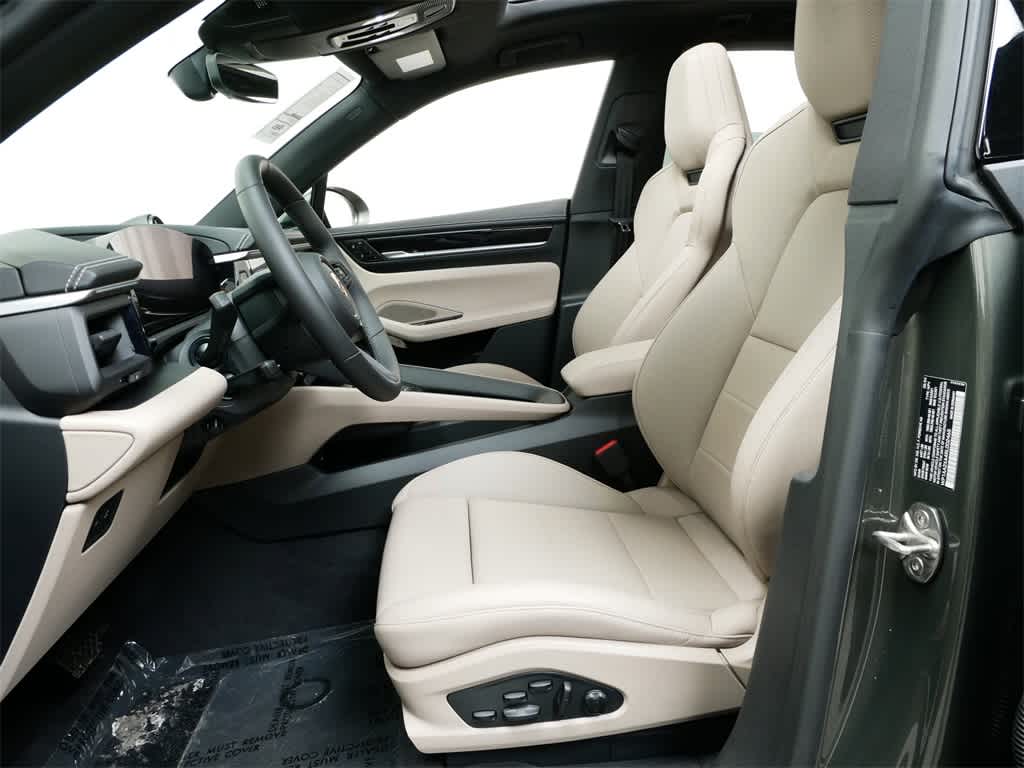Thumbnail: 2024 Porsche Macan - 4