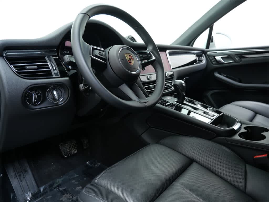 Thumbnail: 2025 Porsche Macan - 4