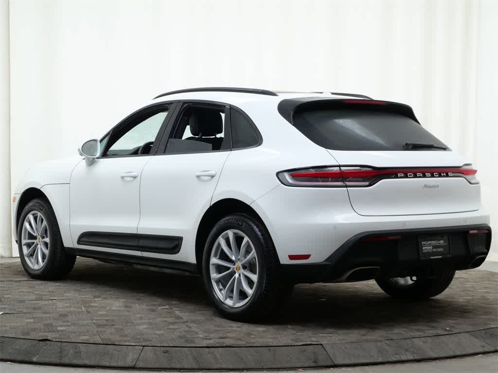 Thumbnail: 2025 Porsche Macan - 3