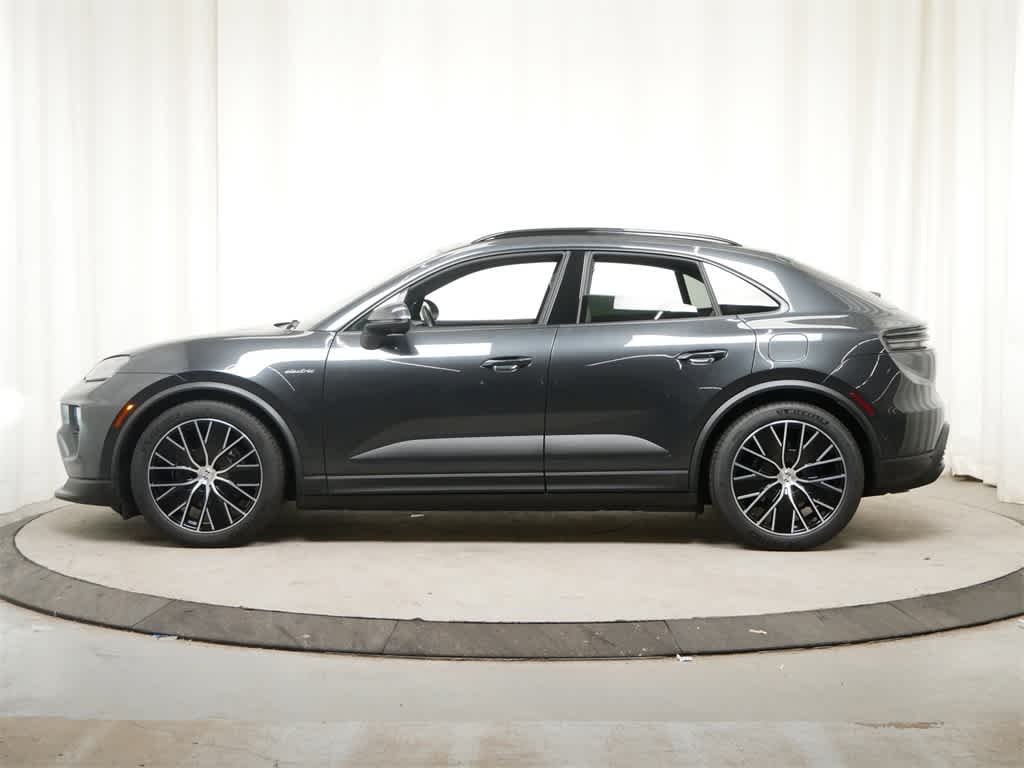 Thumbnail: 2024 Porsche Macan - 2