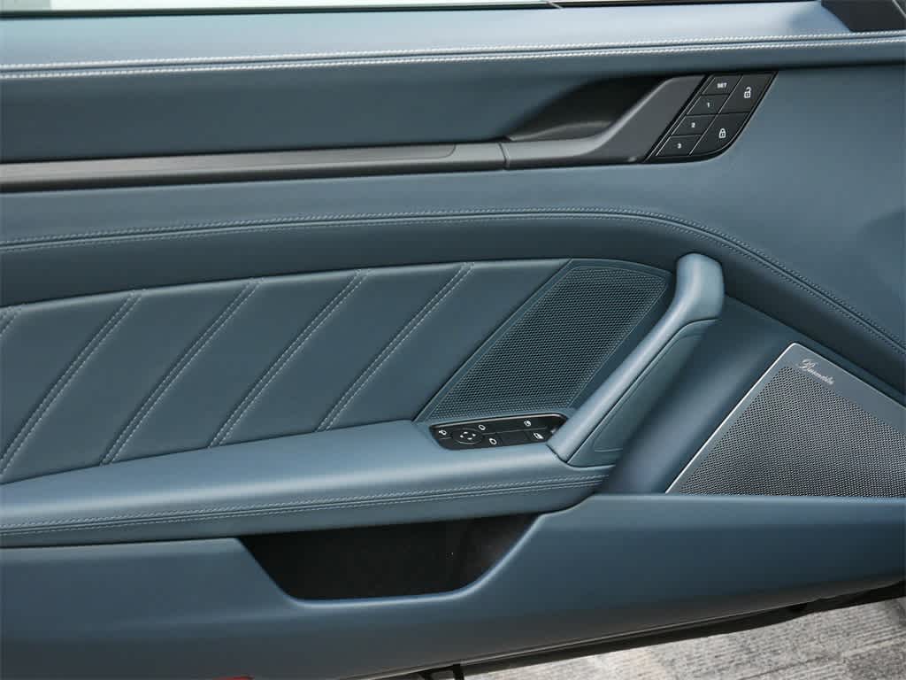 Thumbnail: 2023 Porsche 911 - 11