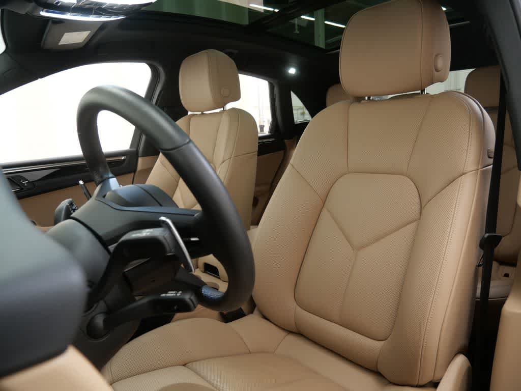 Thumbnail: 2025 Porsche Macan - 5