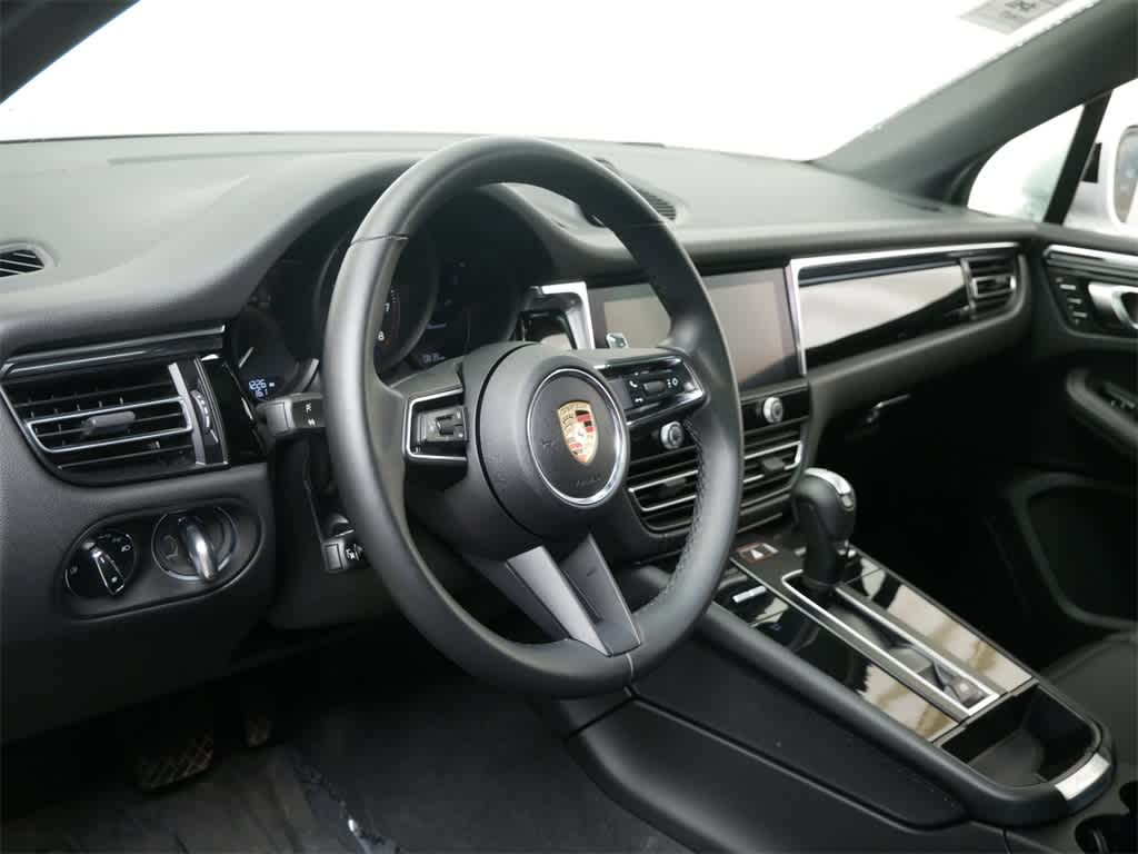 Thumbnail: 2025 Porsche Macan - 4
