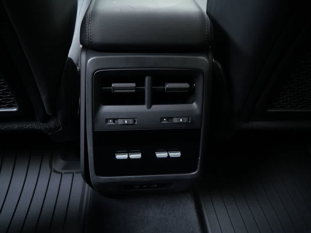 Thumbnail: 2025 Porsche Macan - 16