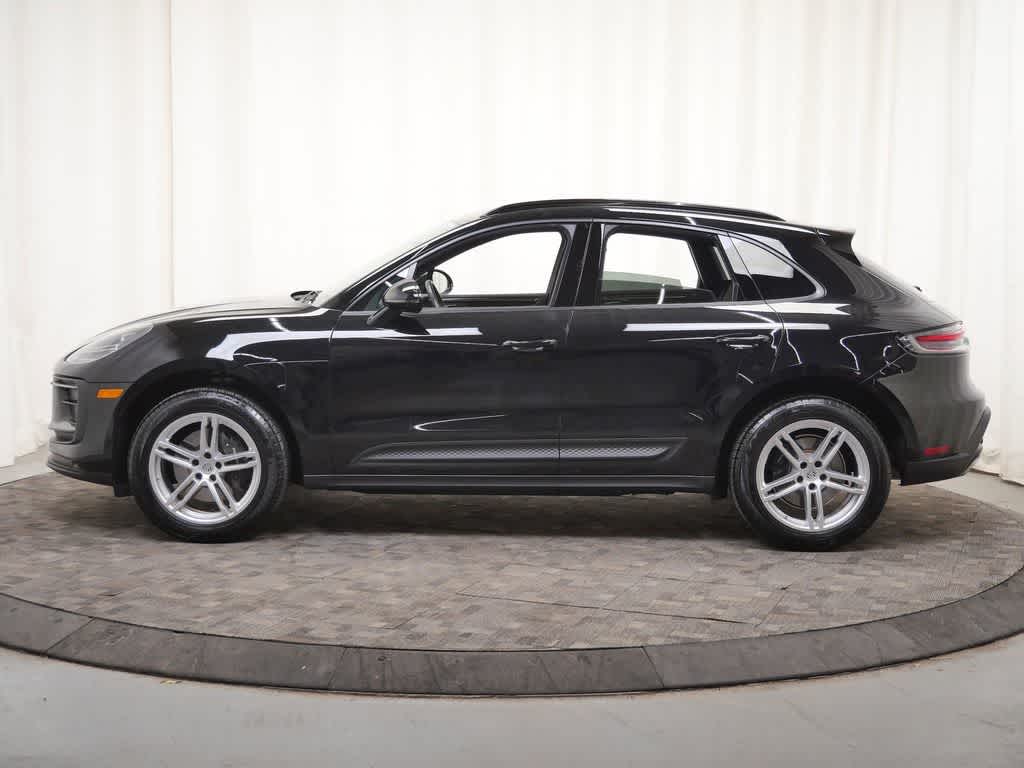 Thumbnail: 2025 Porsche Macan - 2