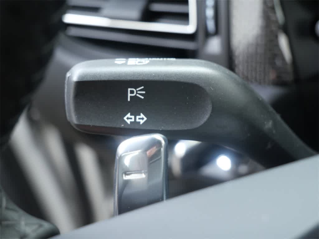 Thumbnail: 2026 Porsche Macan - 25