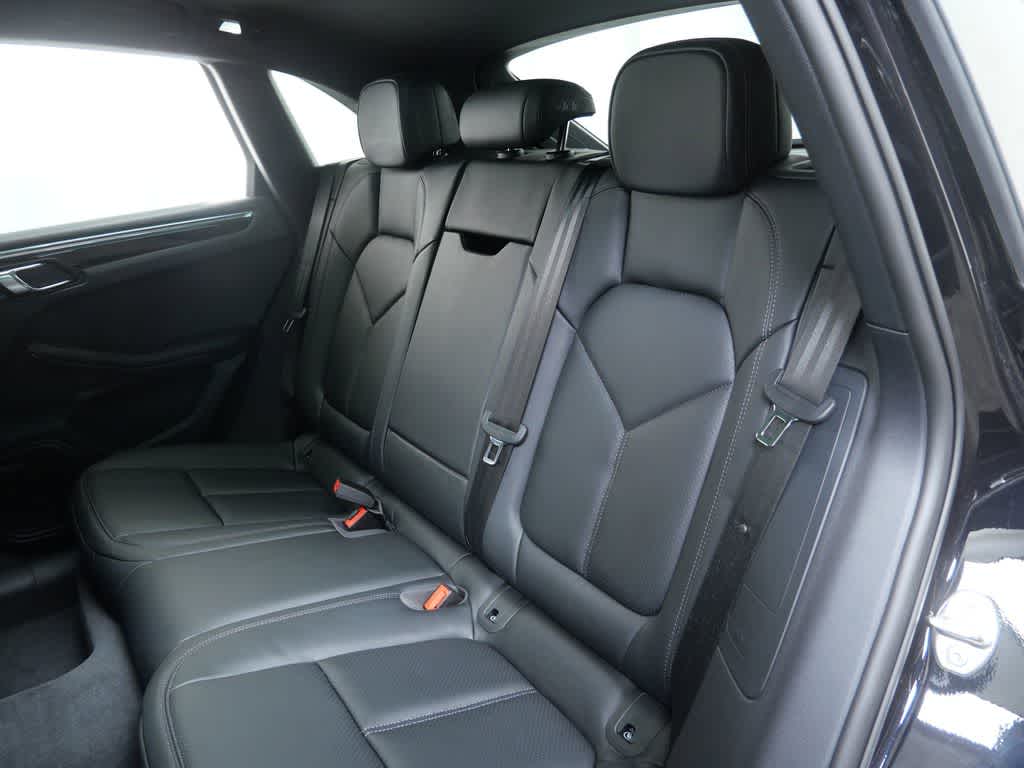 Thumbnail: 2026 Porsche Macan - 13