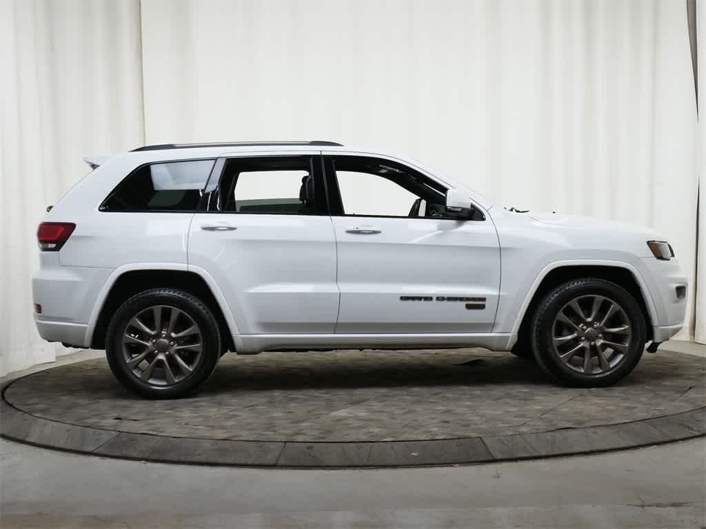 Thumbnail: 2017 Jeep Grand Cherokee - 8