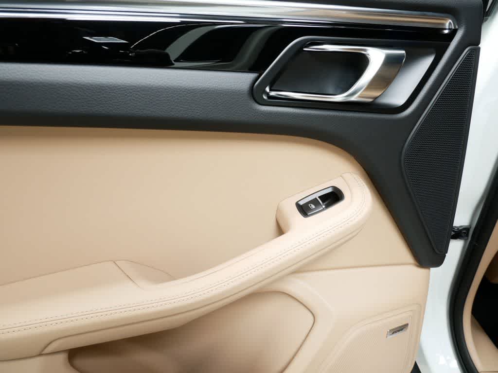 Thumbnail: 2025 Porsche Macan - 14