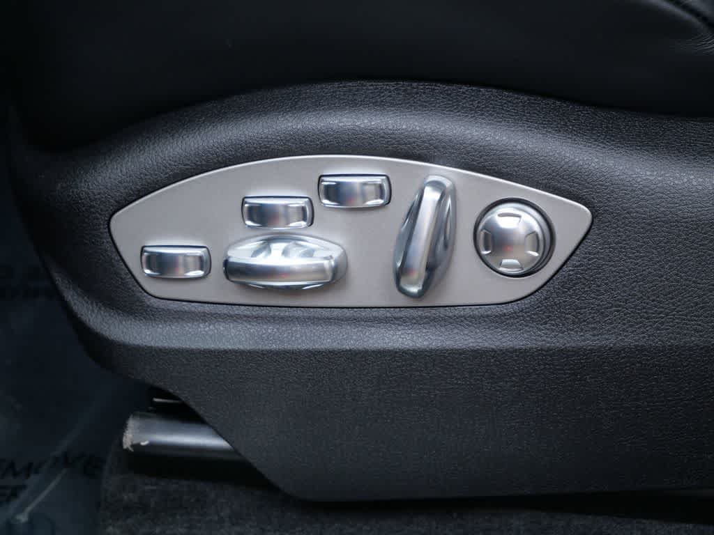 Thumbnail: 2026 Porsche Macan - 12