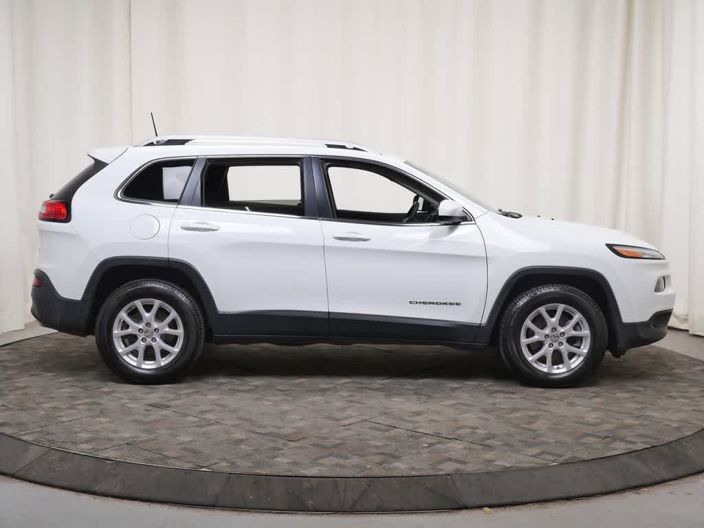Thumbnail: 2017 Jeep Cherokee - 8