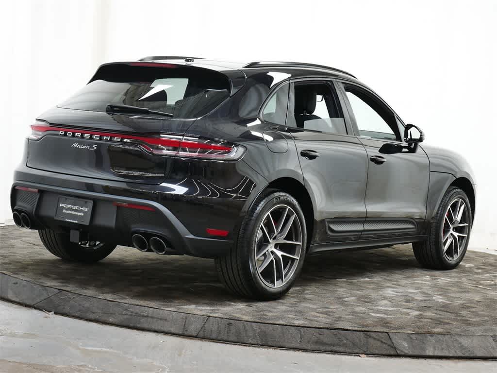 Thumbnail: 2026 Porsche Macan - 7