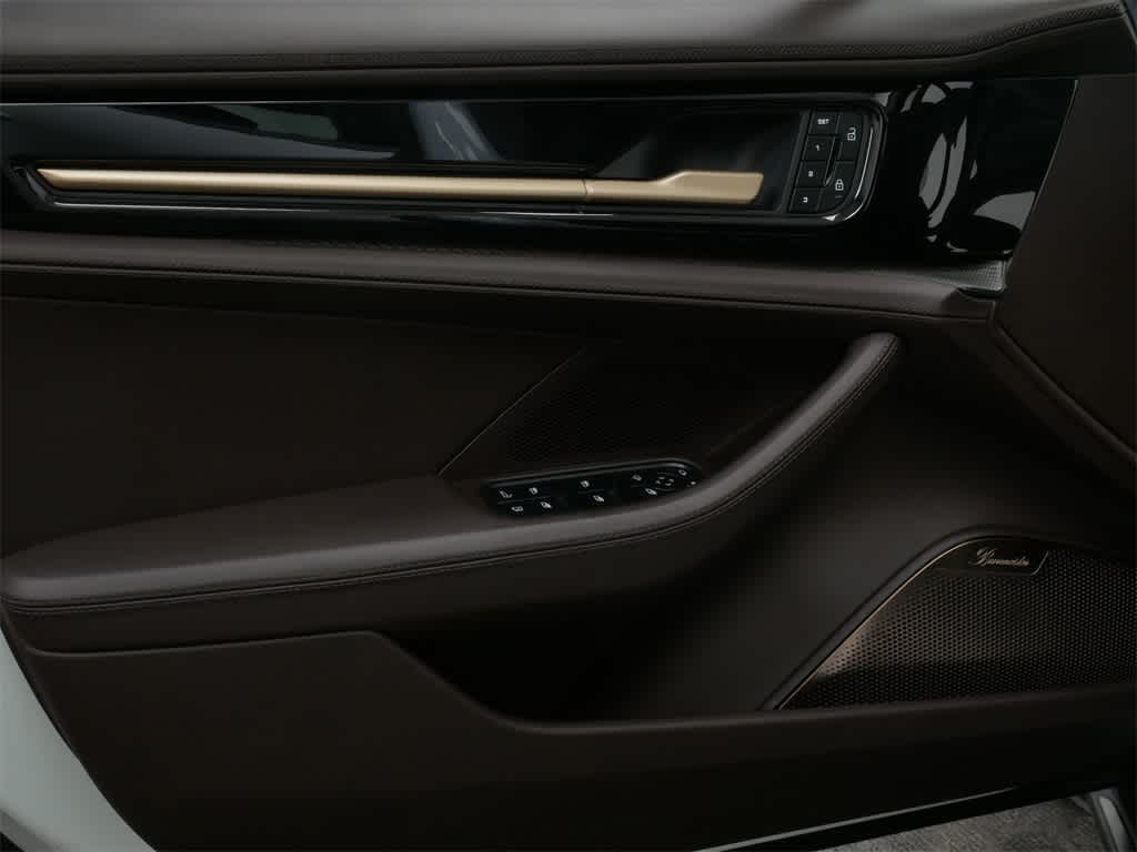 Thumbnail: 2025 Porsche Panamera - 12