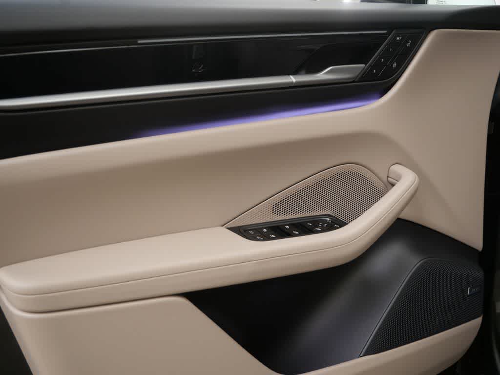 Thumbnail: 2026 Porsche Macan - 11