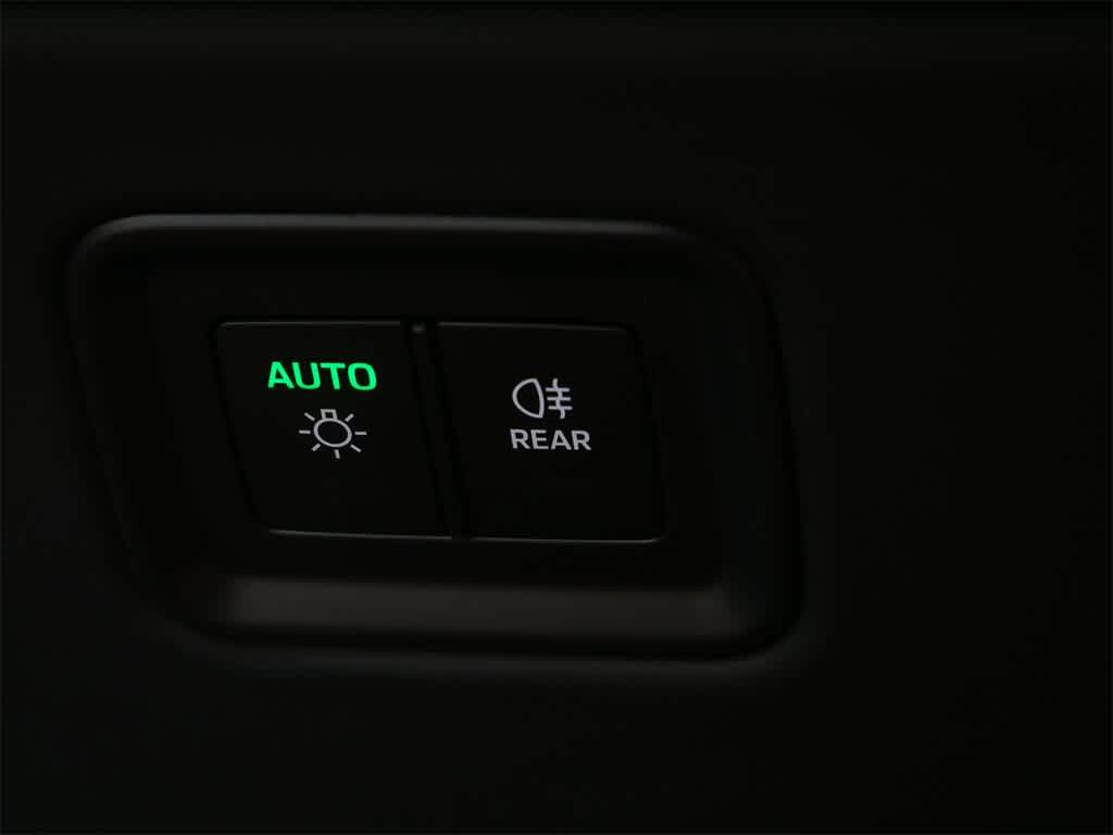 Thumbnail: 2025 Porsche Macan - 19