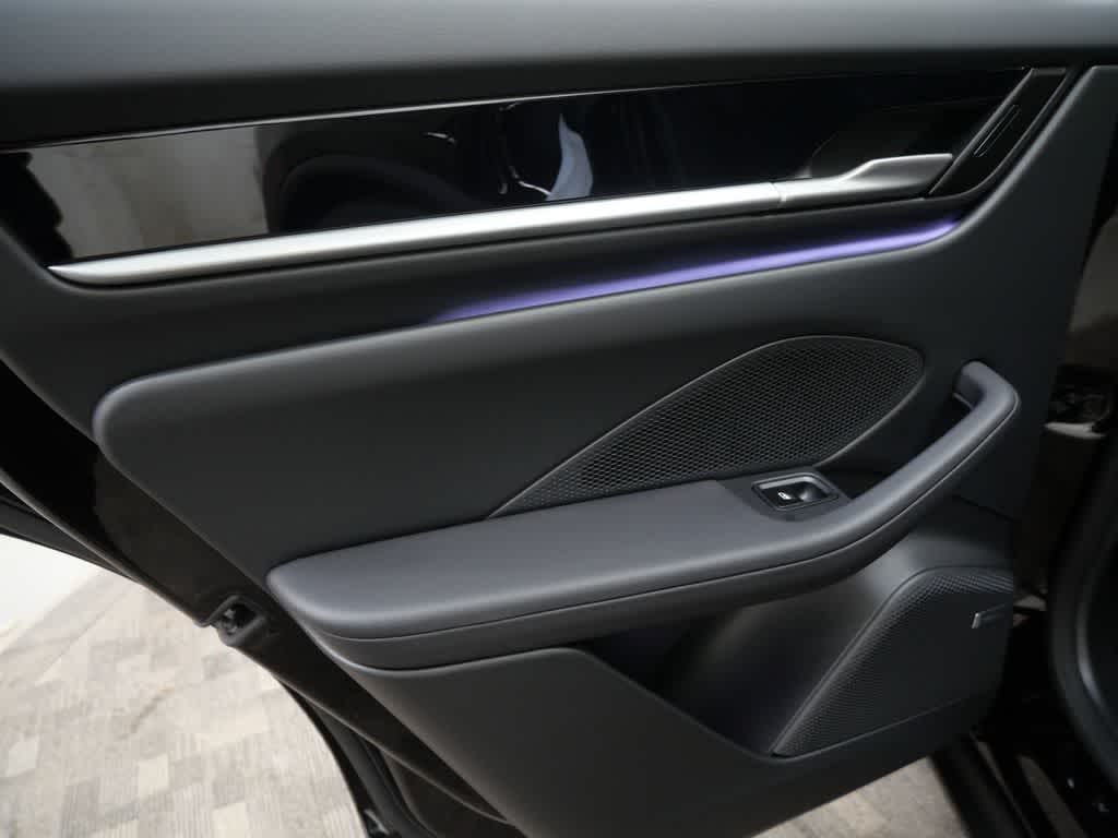 Thumbnail: 2026 Porsche Macan - 13