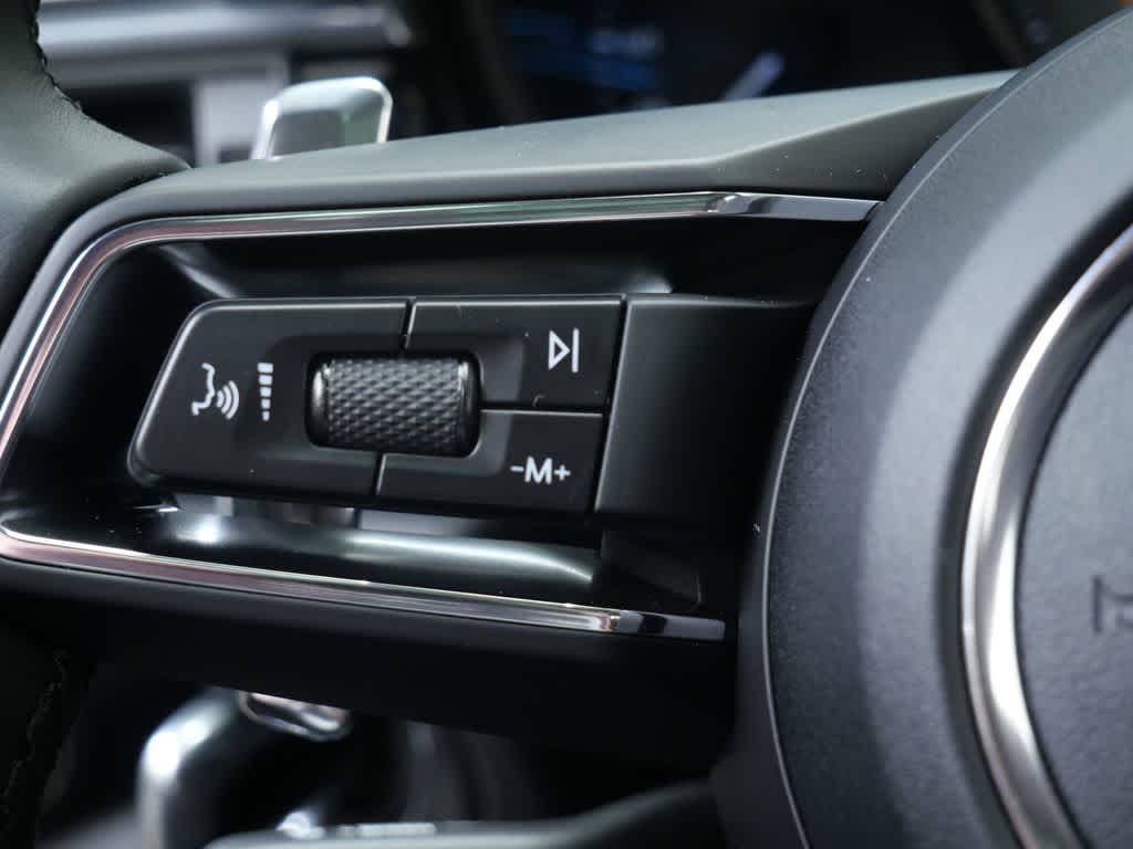 Thumbnail: 2023 Porsche Macan - 21