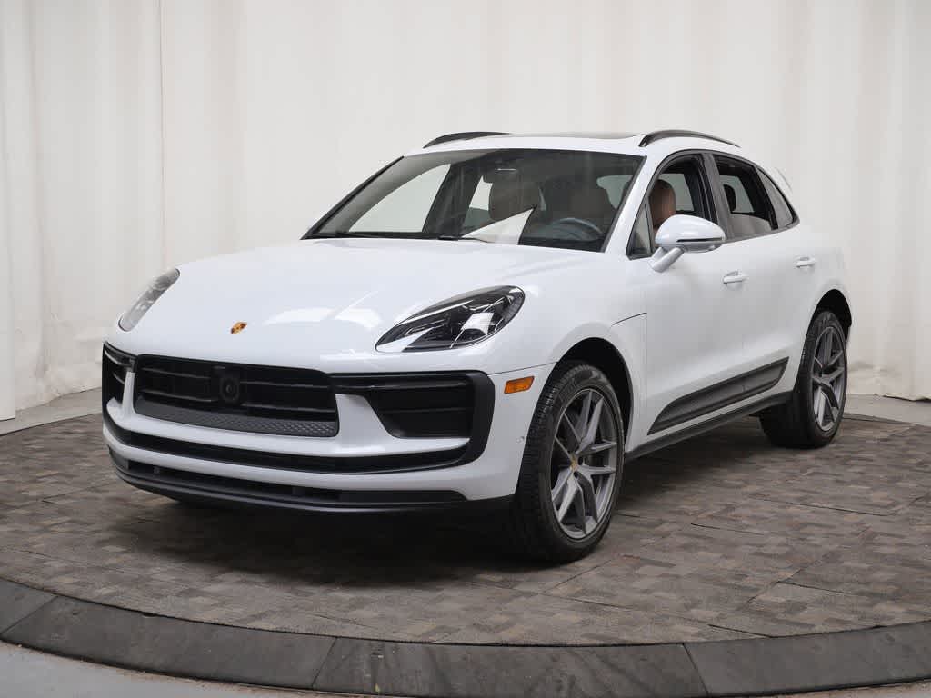 Thumbnail: 2023 Porsche Macan - 1