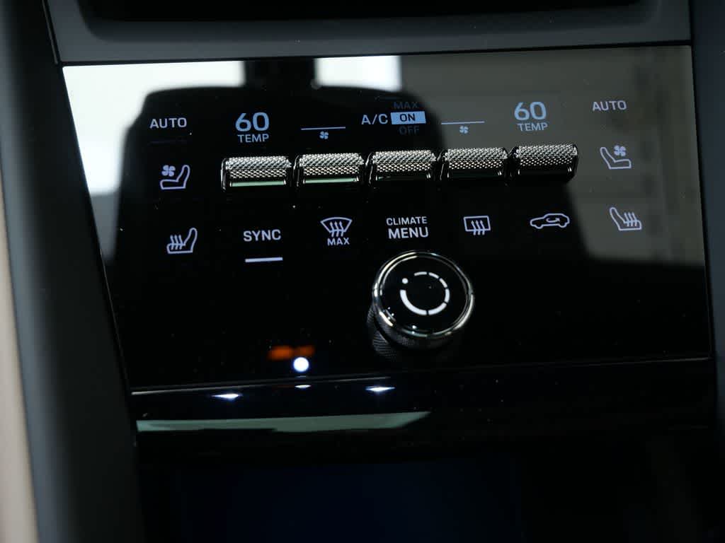 Thumbnail: 2026 Porsche Macan - 23