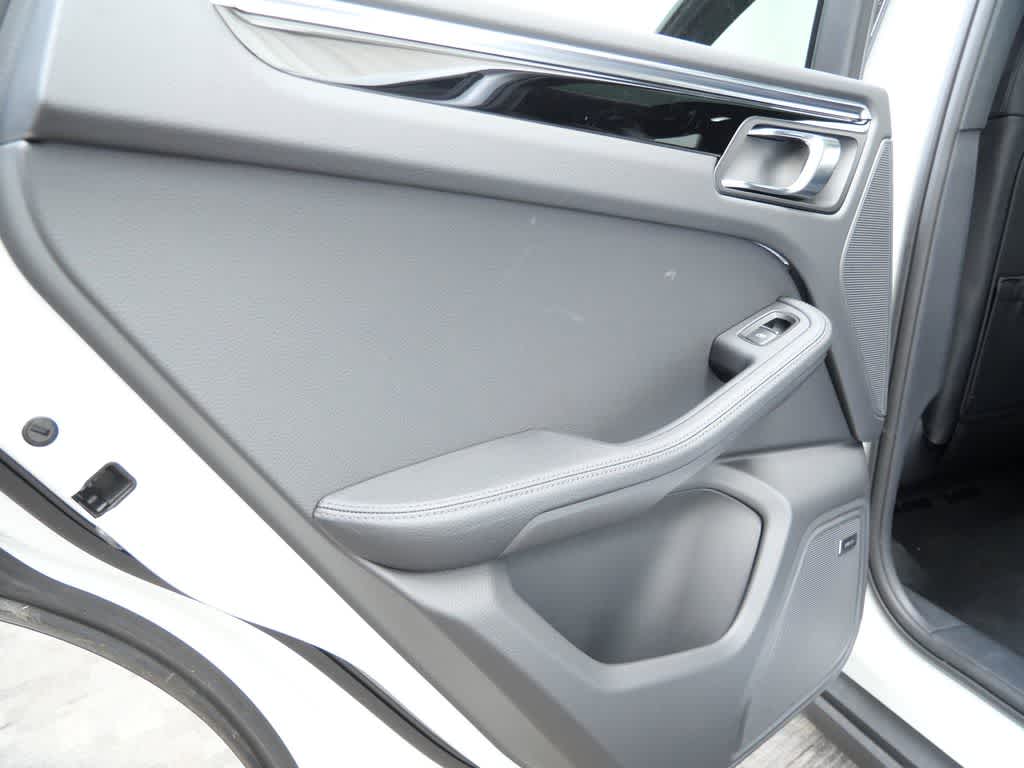 Thumbnail: 2025 Porsche Macan - 14