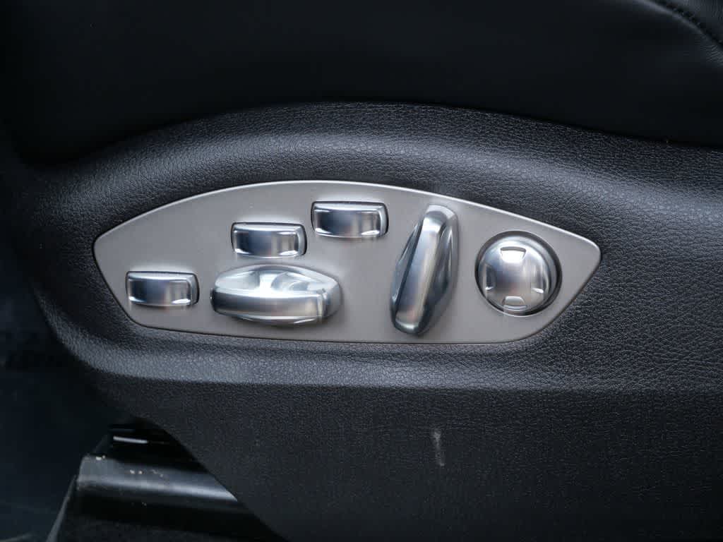 Thumbnail: 2026 Porsche Macan - 12