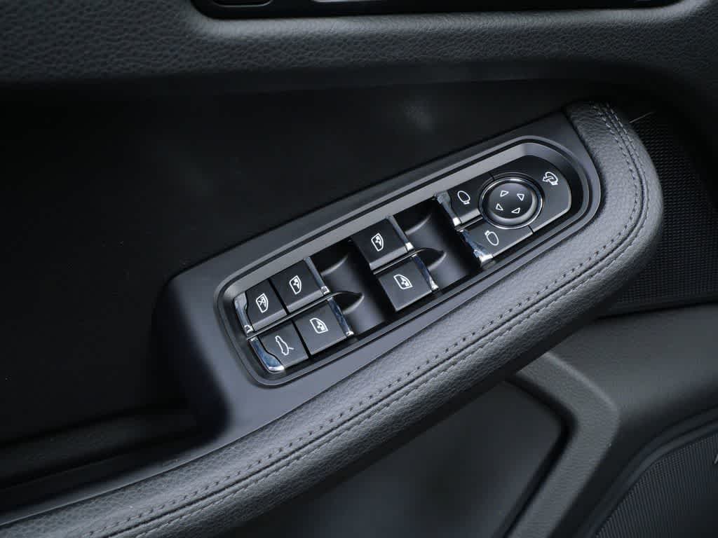 Thumbnail: 2025 Porsche Macan - 13