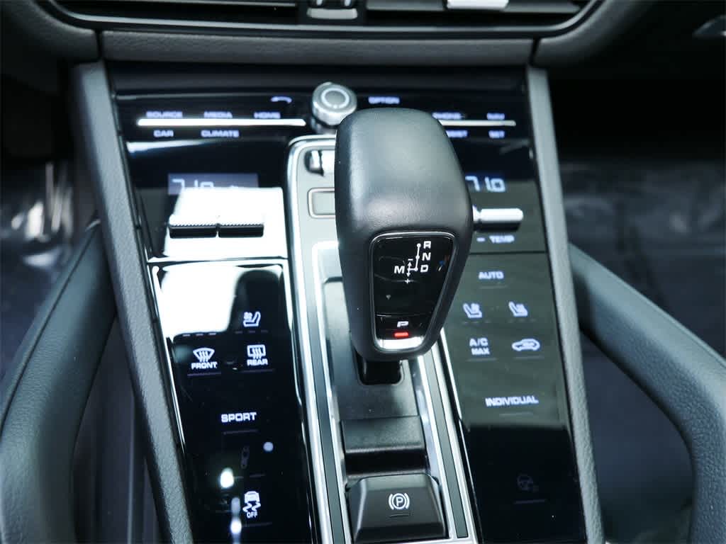 Thumbnail: 2023 Porsche Cayenne - 25