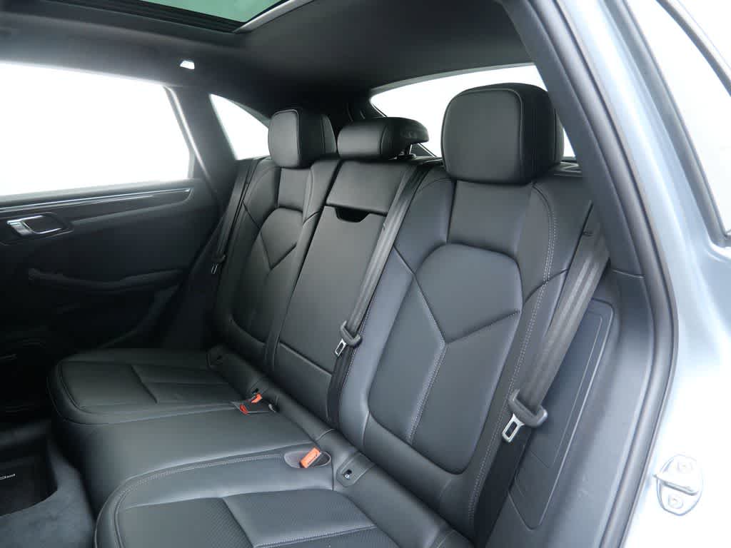 Thumbnail: 2025 Porsche Macan - 13