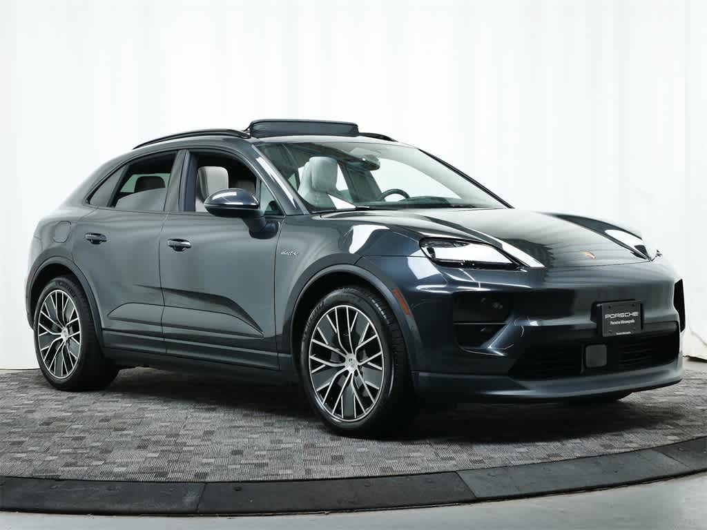 2024 Porsche Macan T 9