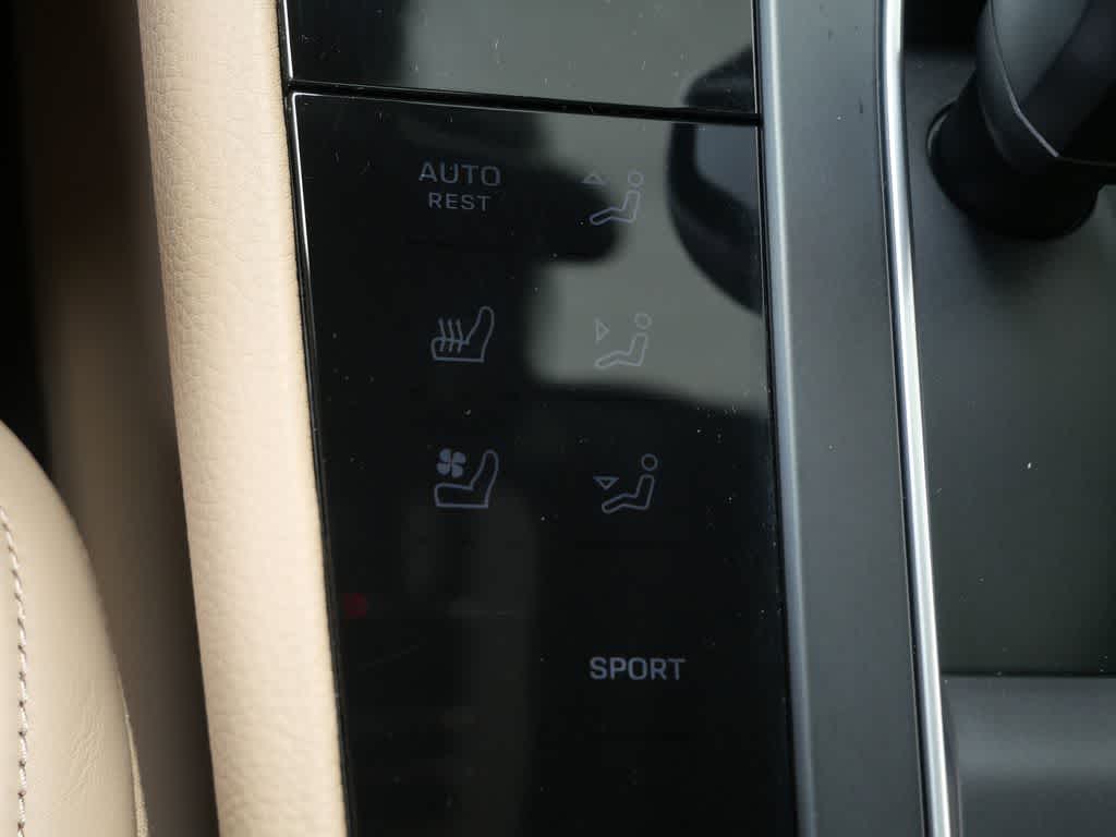 Thumbnail: 2026 Porsche Macan - 21