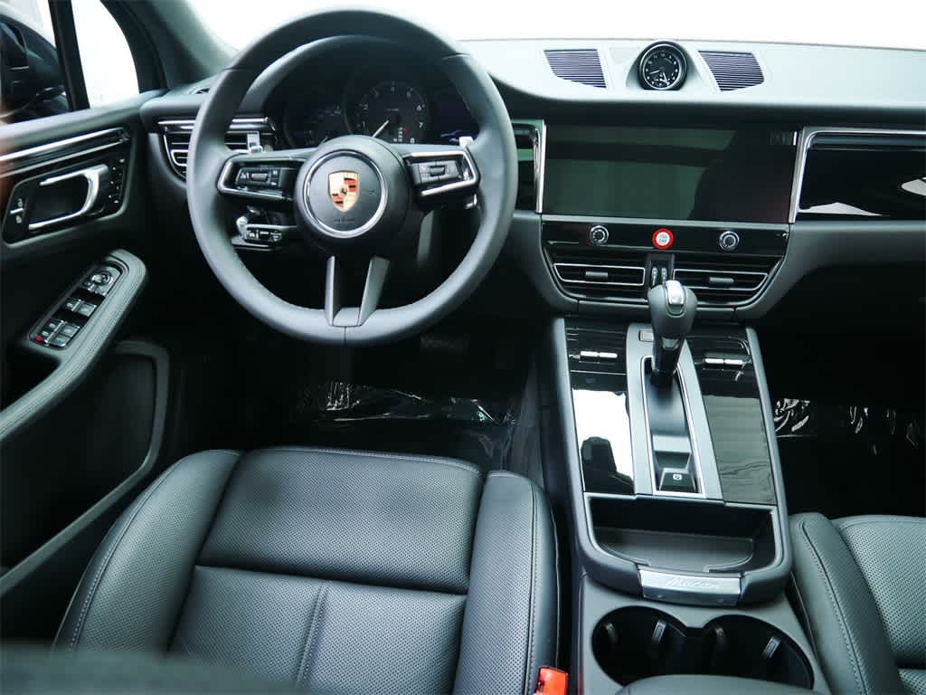 Thumbnail: 2025 Porsche Macan - 17