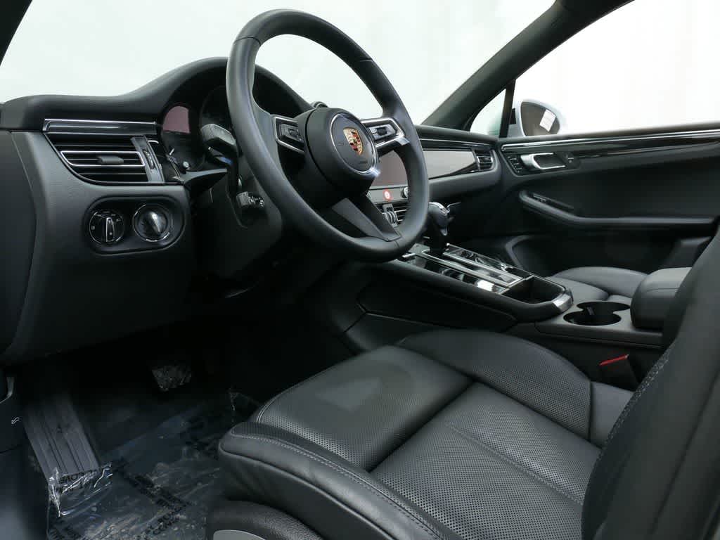 Thumbnail: 2025 Porsche Macan - 4