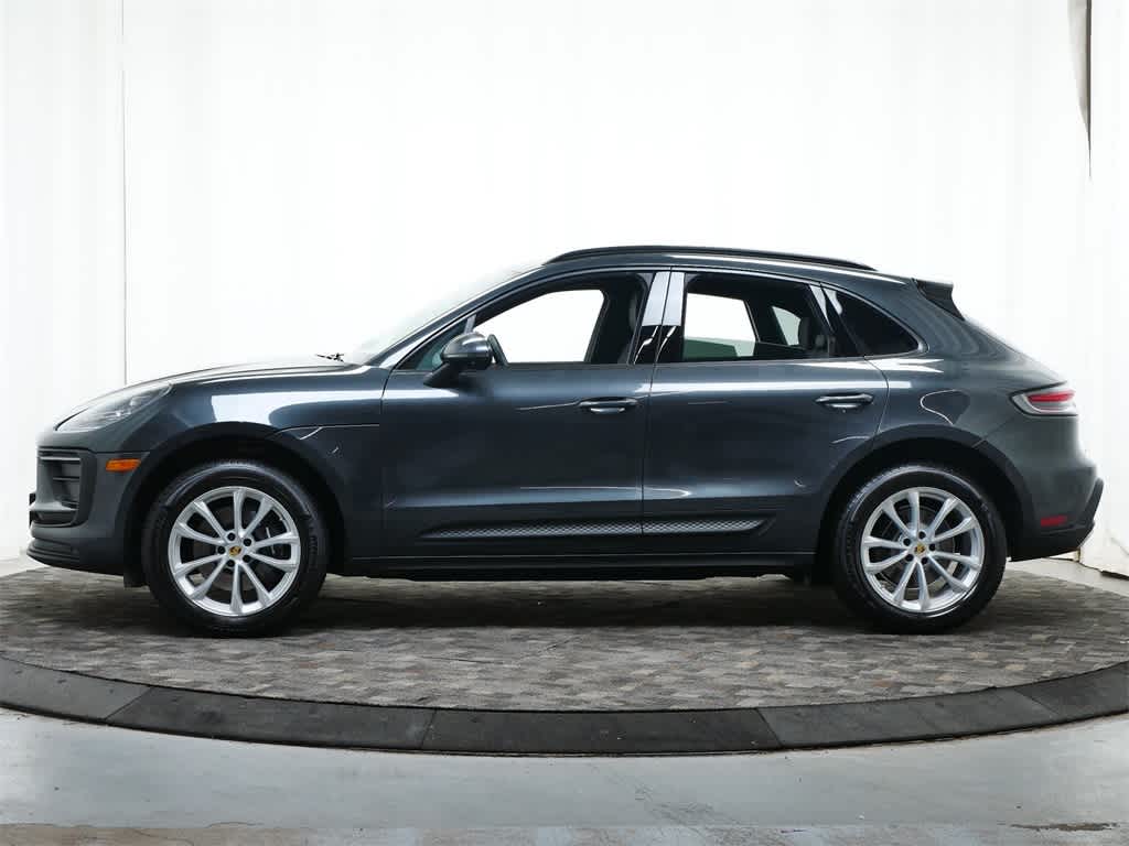 Thumbnail: 2025 Porsche Macan - 2