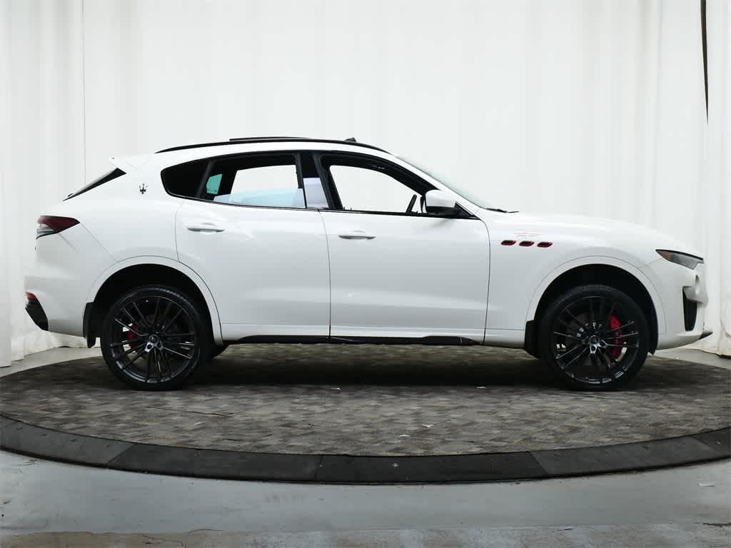 Thumbnail: 2022 Maserati Levante - 6