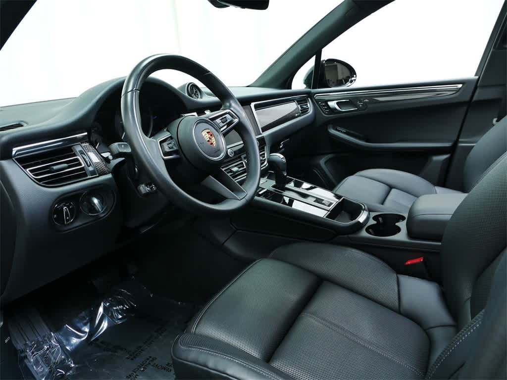 2025 Porsche Macan  4