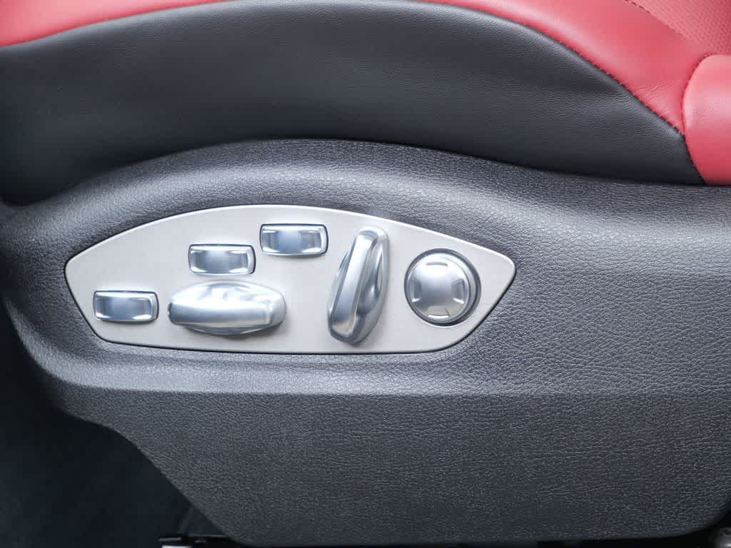 Thumbnail: 2026 Porsche Macan - 12