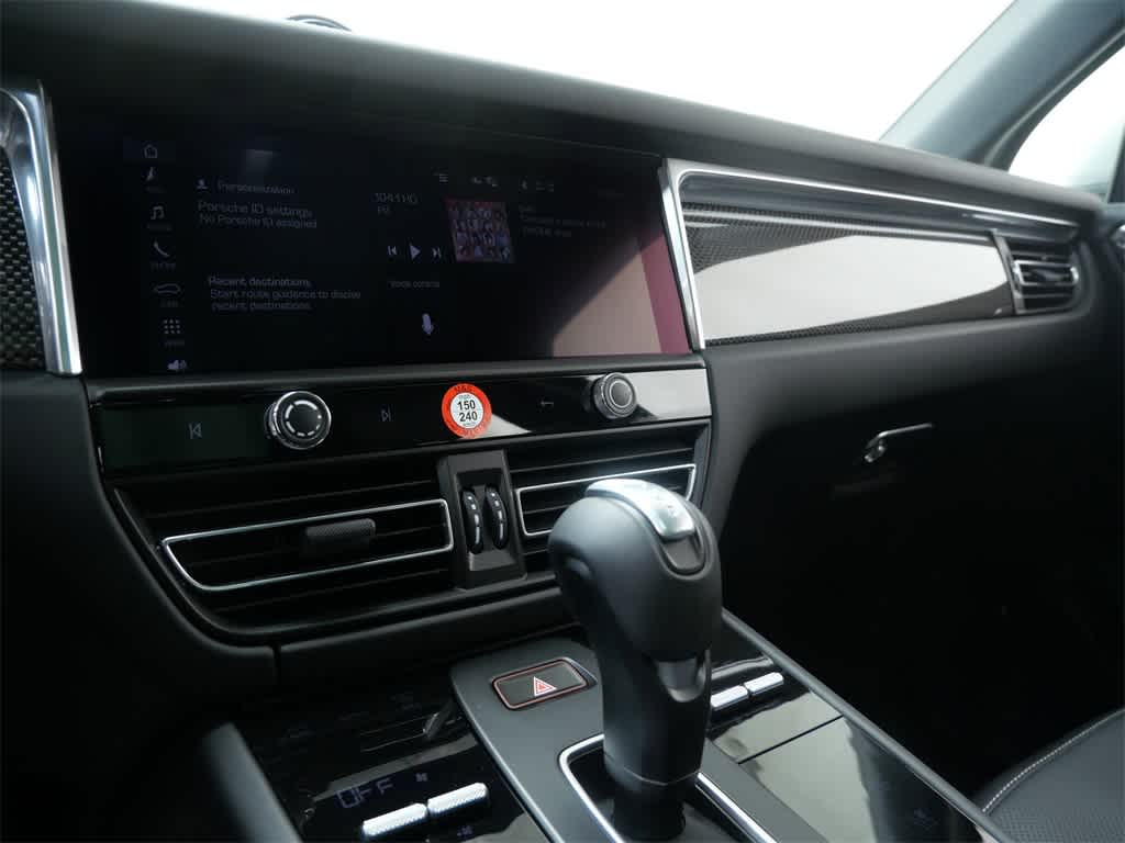 Thumbnail: 2026 Porsche Macan - 30