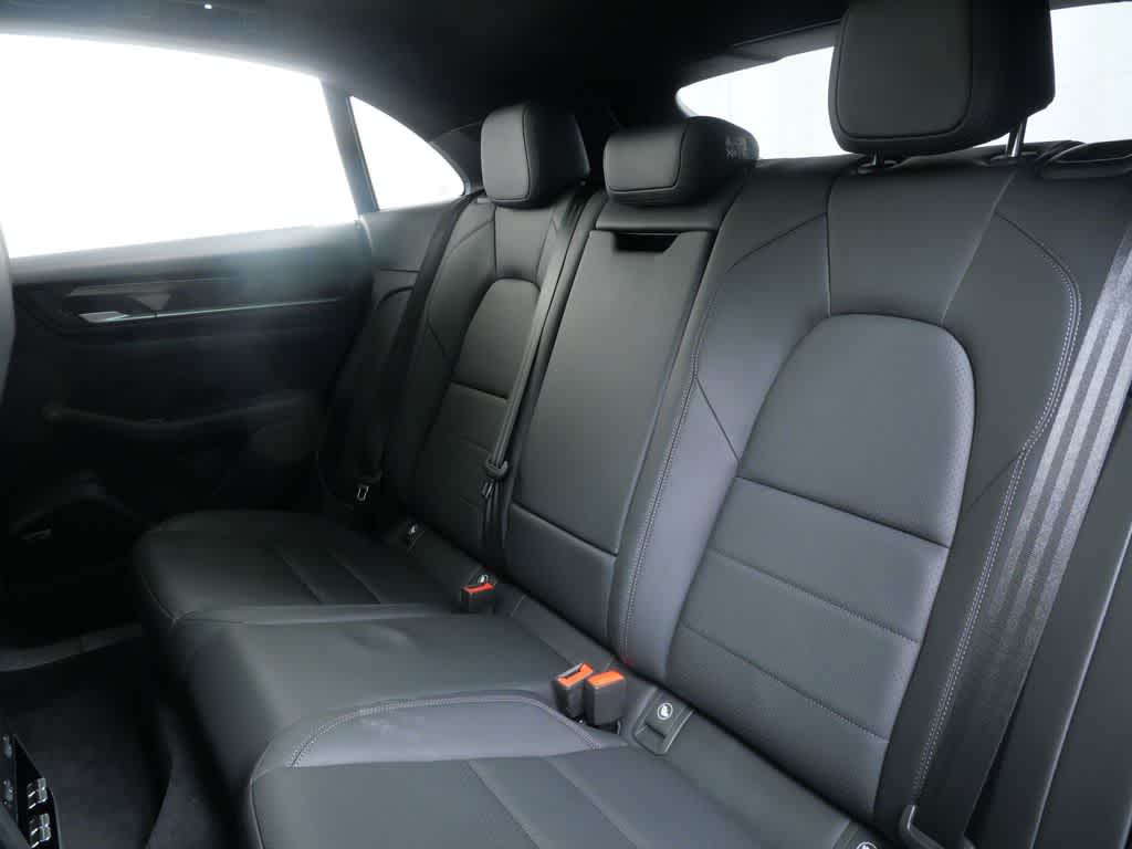 Thumbnail: 2024 Porsche Macan - 15