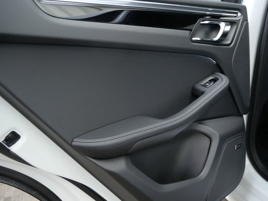 Thumbnail: 2026 Porsche Macan - 13