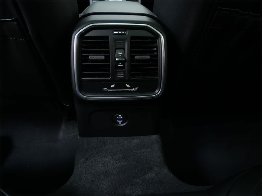 Thumbnail: 2025 Porsche Macan - 15