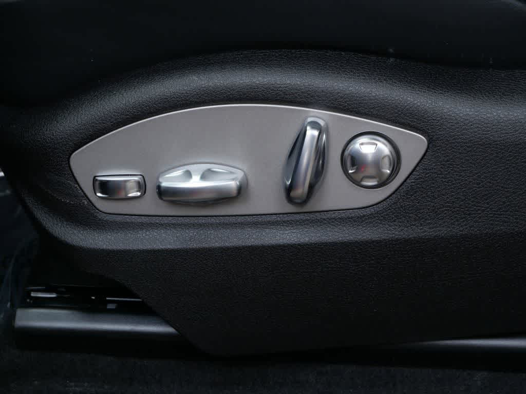 Thumbnail: 2026 Porsche Macan - 12