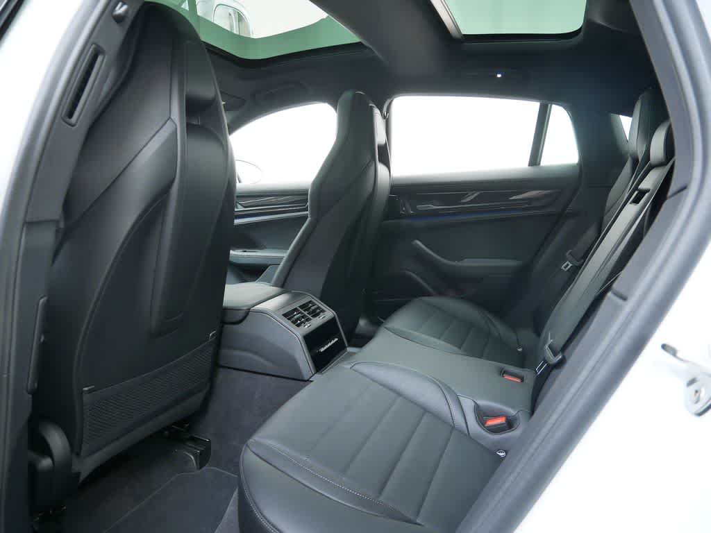 Thumbnail: 2026 Porsche Panamera - 13