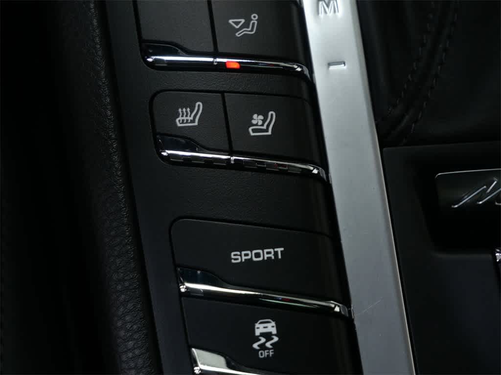 Thumbnail: 2020 Porsche Macan - 24