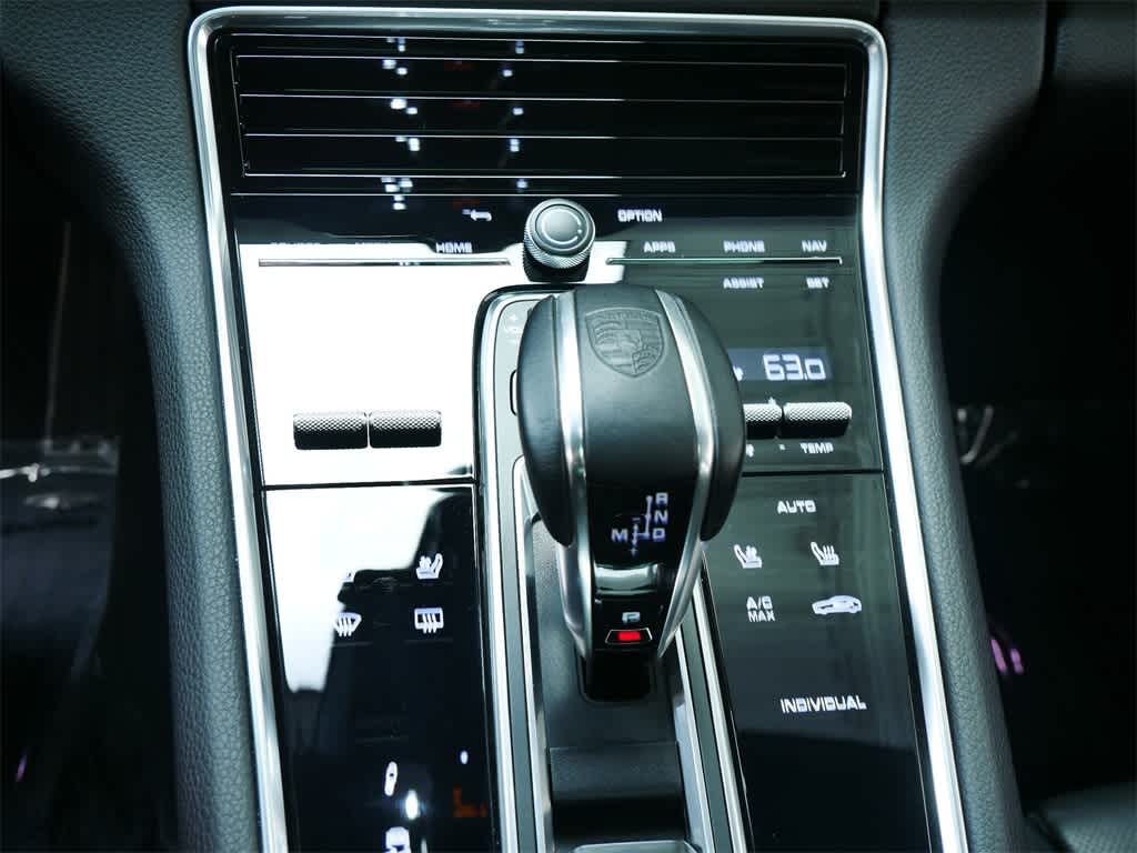Thumbnail: 2023 Porsche Panamera - 27