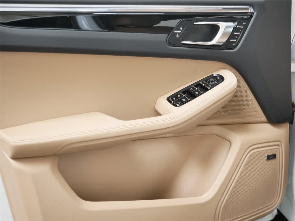 Thumbnail: 2025 Porsche Macan - 11