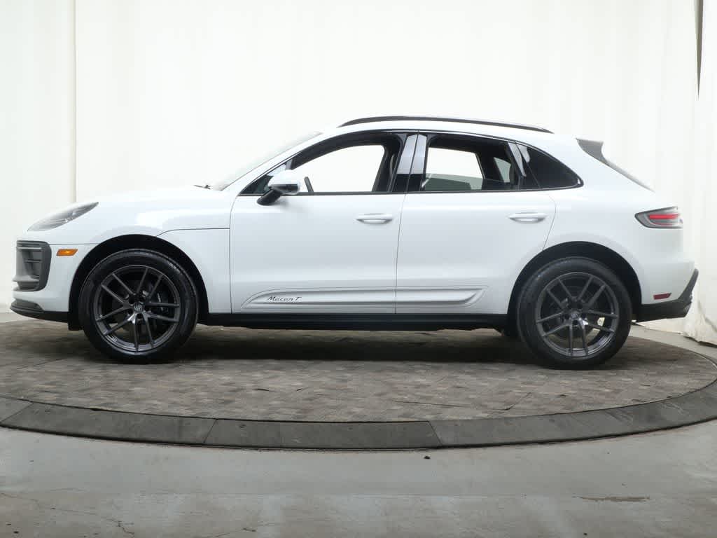 Thumbnail: 2026 Porsche Macan - 2