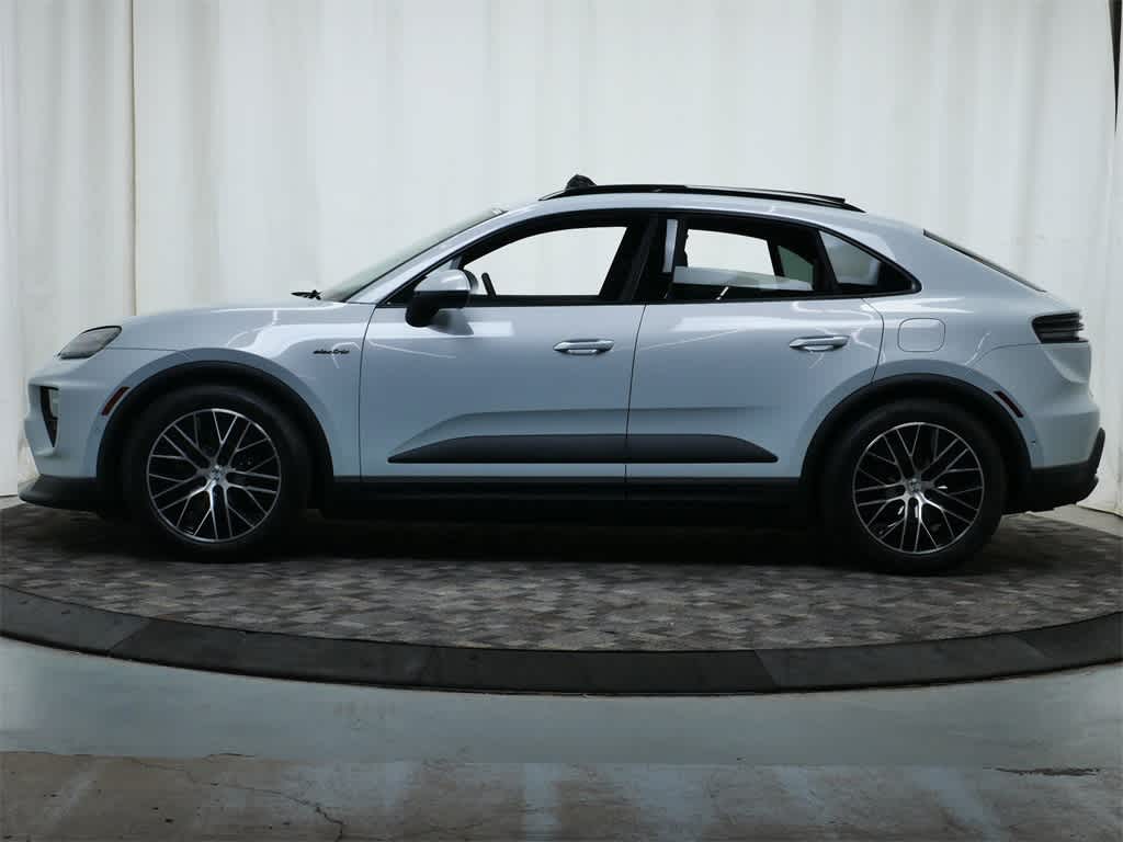 Thumbnail: 2025 Porsche Macan - 2